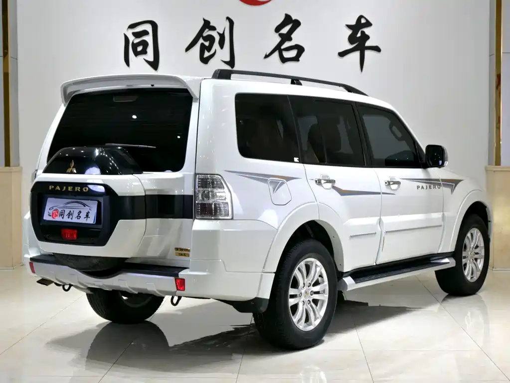 Mitsubishi Pajero (Import) V97 2019 Model 3.8L Middle East Version 2019 - thumbnail 6