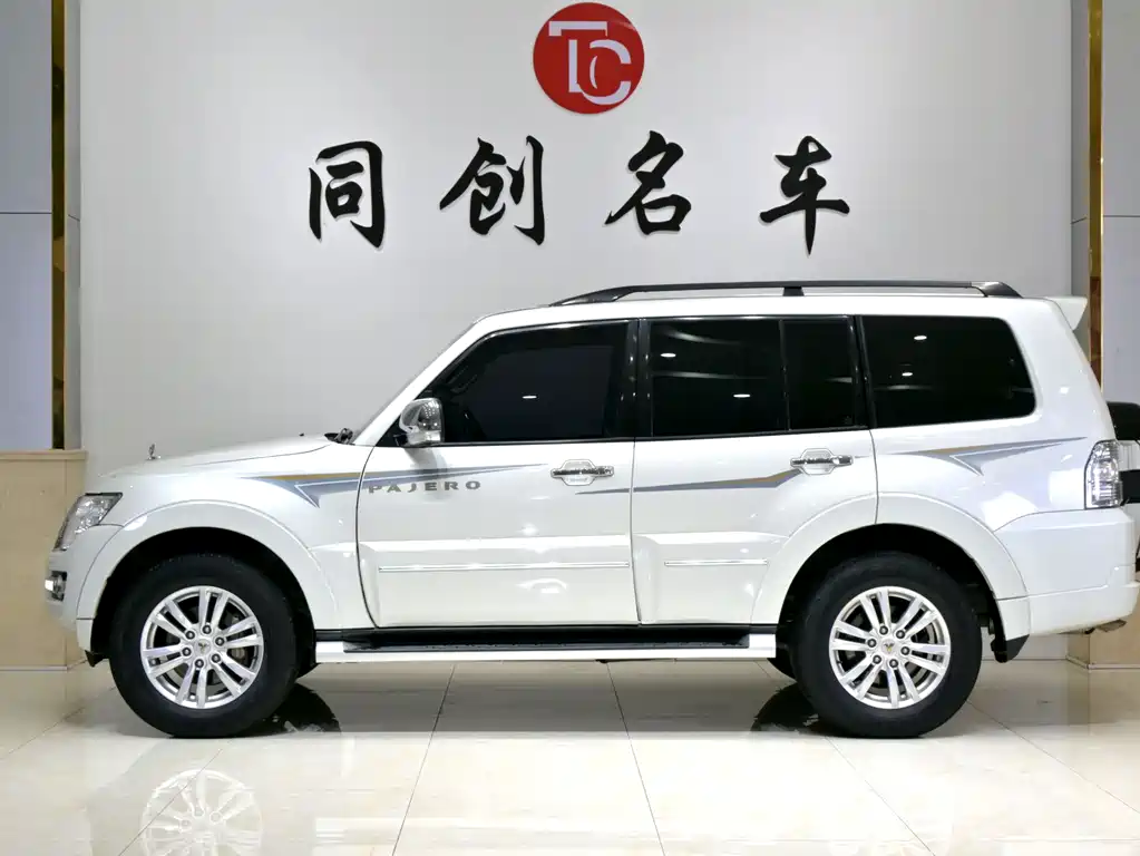 Mitsubishi Pajero (Import) V97 2019 Model 3.8L Middle East Version 2019 - thumbnail 7