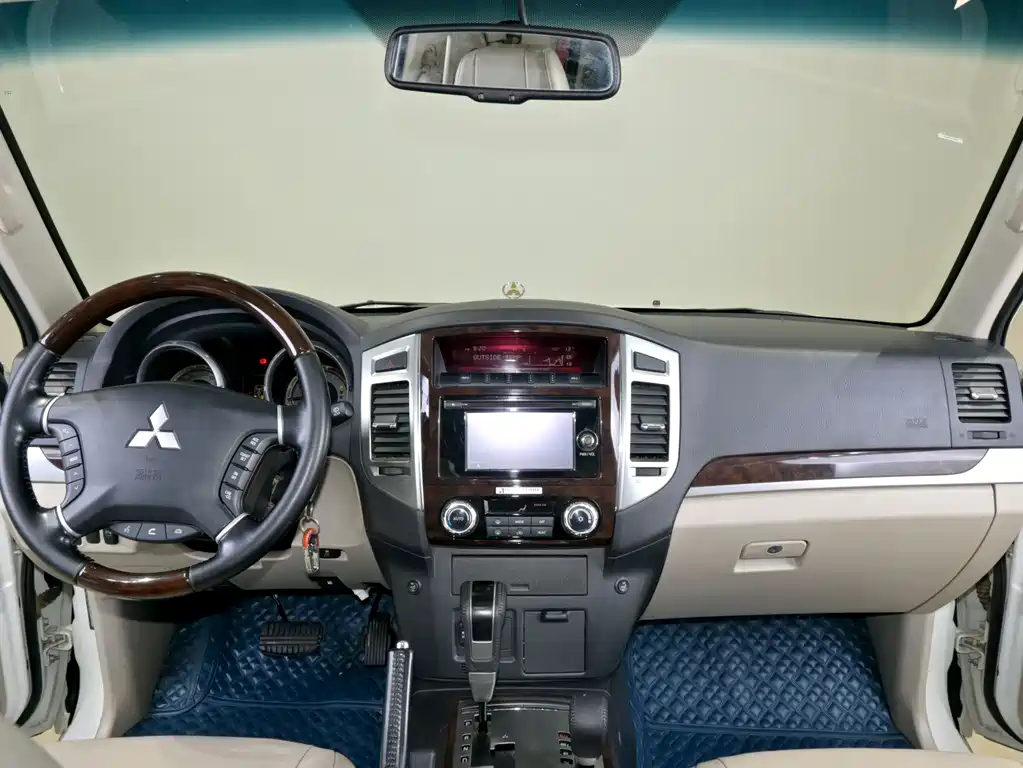 Mitsubishi Pajero (Import) V97 2019 Model 3.8L Middle East Version 2019 - thumbnail 8