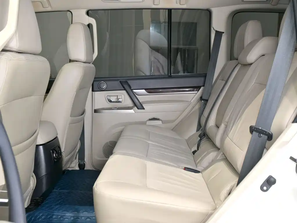 Mitsubishi Pajero (Import) V97 2019 Model 3.8L Middle East Version 2019 - thumbnail 10