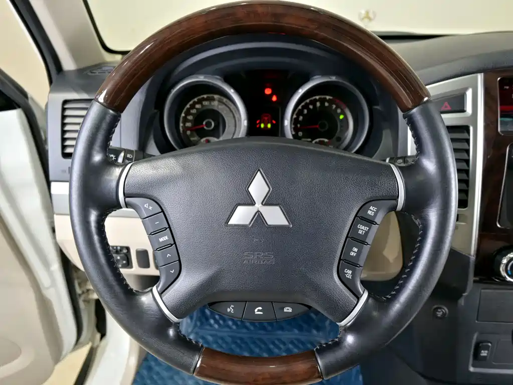 Mitsubishi Pajero (Import) V97 2019 Model 3.8L Middle East Version 2019 - thumbnail 13