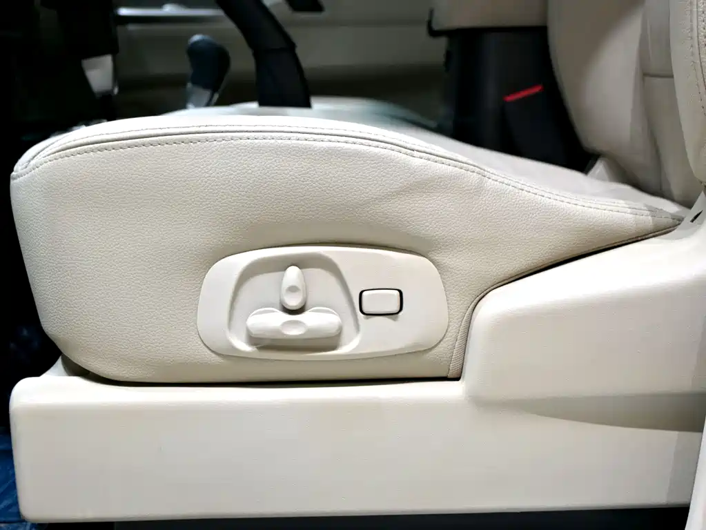 Mitsubishi Pajero (Import) V97 2019 Model 3.8L Middle East Version 2019 - thumbnail 19