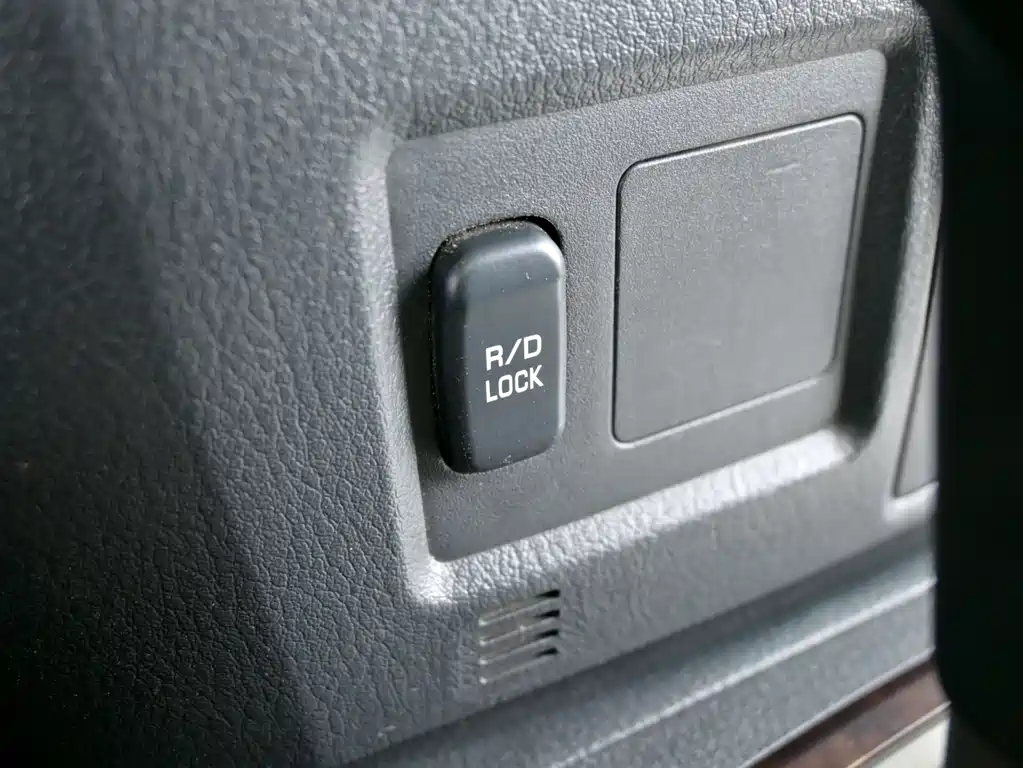 Mitsubishi Pajero (Import) V97 2019 Model 3.8L Middle East Version 2019 - thumbnail 23