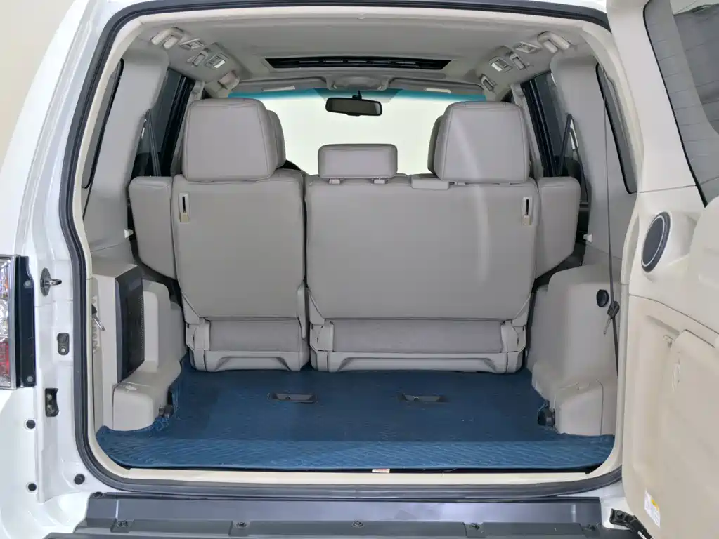 Mitsubishi Pajero (Import) V97 2019 Model 3.8L Middle East Version 2019 - thumbnail 25