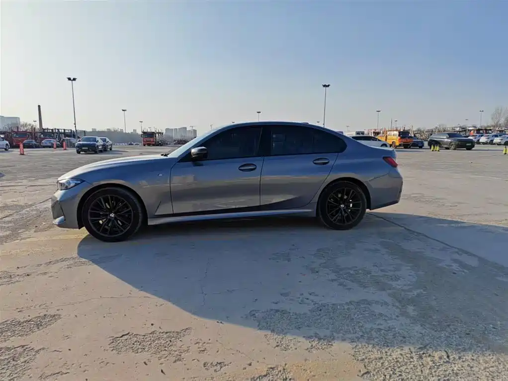 BMW BMW 3 Series 2023 325i M Sport Shadowline Package 2023 - thumbnail 2