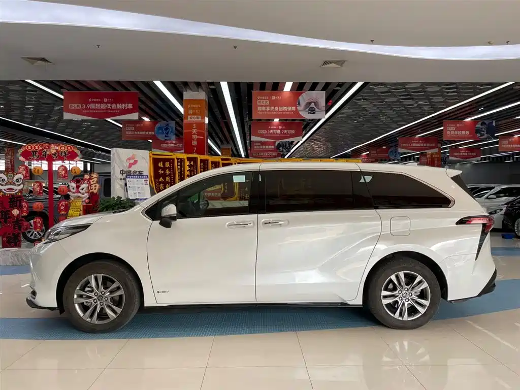 Toyota Toyota Sienna 2024 2.5L Hybrid AWD Premium Edition 2024 - thumbnail 4