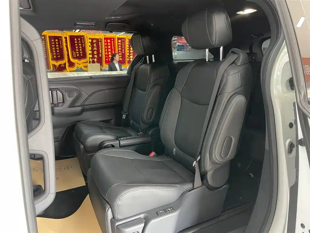 Toyota Toyota Sienna 2024 2.5L Hybrid AWD Premium Edition 2024 - thumbnail 14