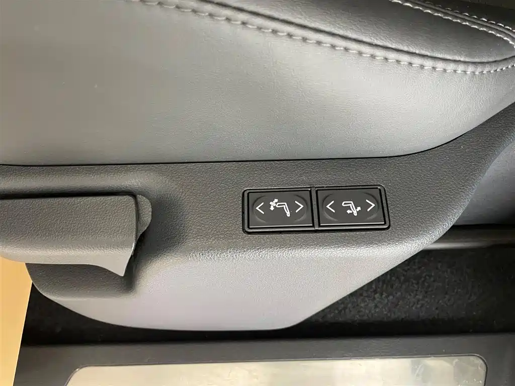 Toyota Toyota Sienna 2024 2.5L Hybrid AWD Premium Edition 2024 - thumbnail 15