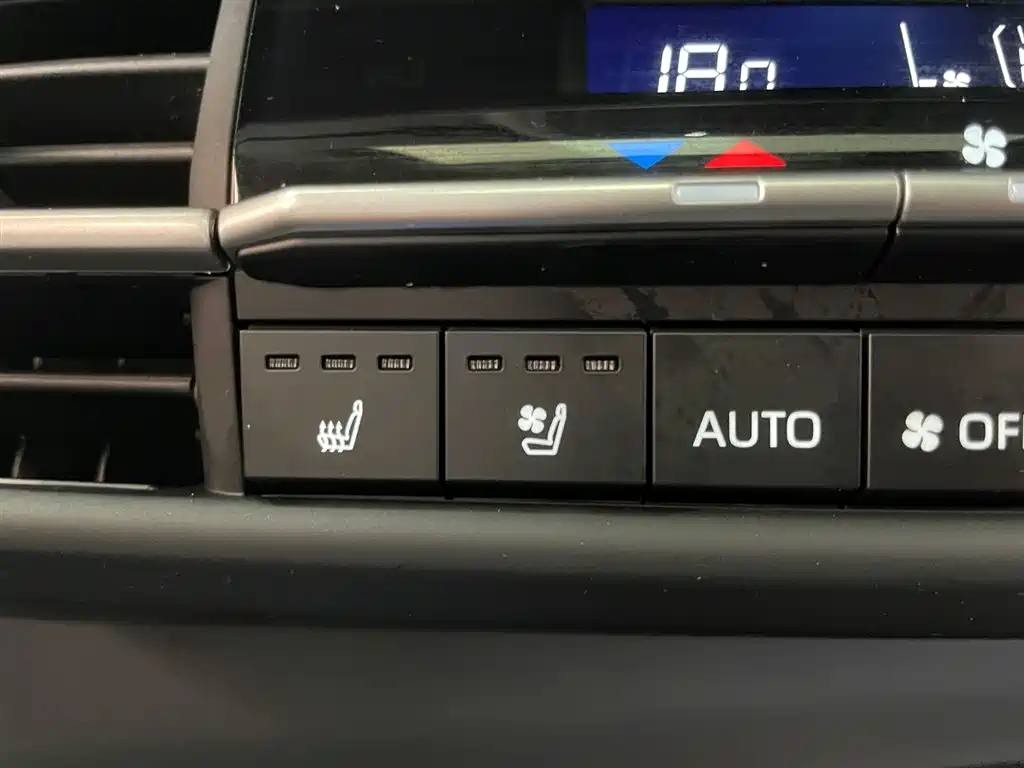 Toyota Toyota Sienna 2024 2.5L Hybrid AWD Premium Edition 2024 - thumbnail 24