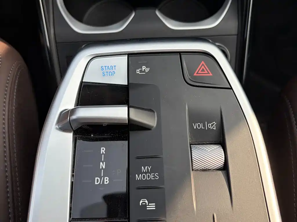 BMW BMW iX1 2025 eDrive25L X Design Package 2025 - thumbnail 8