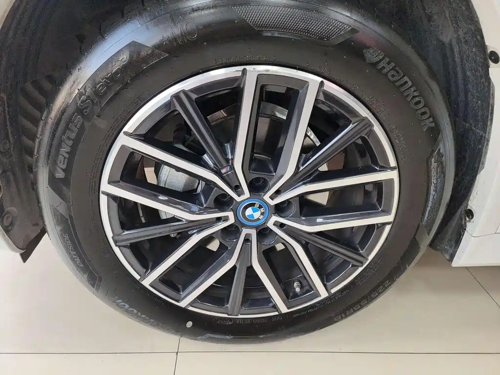 BMW BMW iX1 2025 eDrive25L M Sport Package 2025 - thumbnail 5