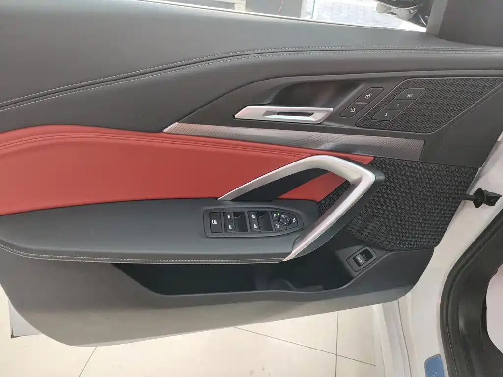 BMW BMW iX1 2025 eDrive25L M Sport Package 2025 - thumbnail 6