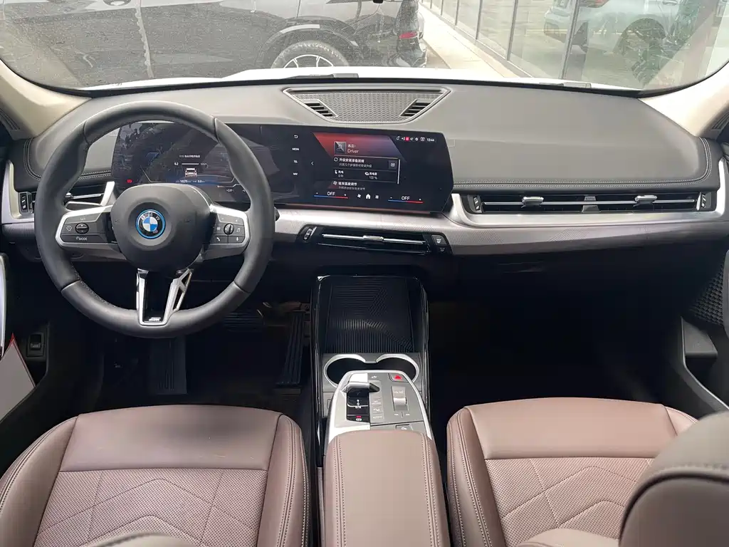 BMW BMW iX1 2023 eDrive25L M Sport Package 2025 - thumbnail 11