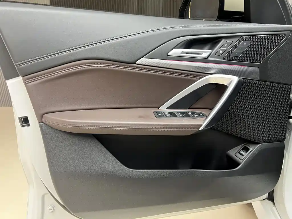 BMW BMW iX1 2023 eDrive25L M Sport Package 2024 - thumbnail 8