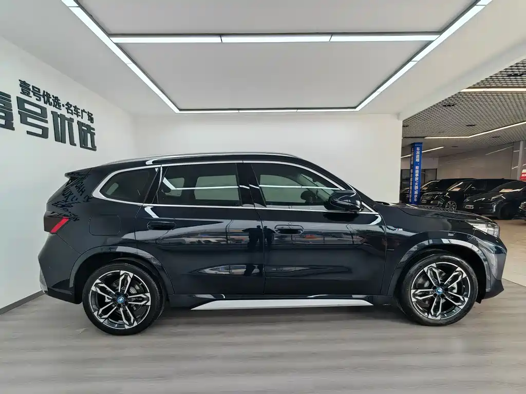 BMW BMW iX1 xDrive30L M Sport Package 2023 2025 - thumbnail 4