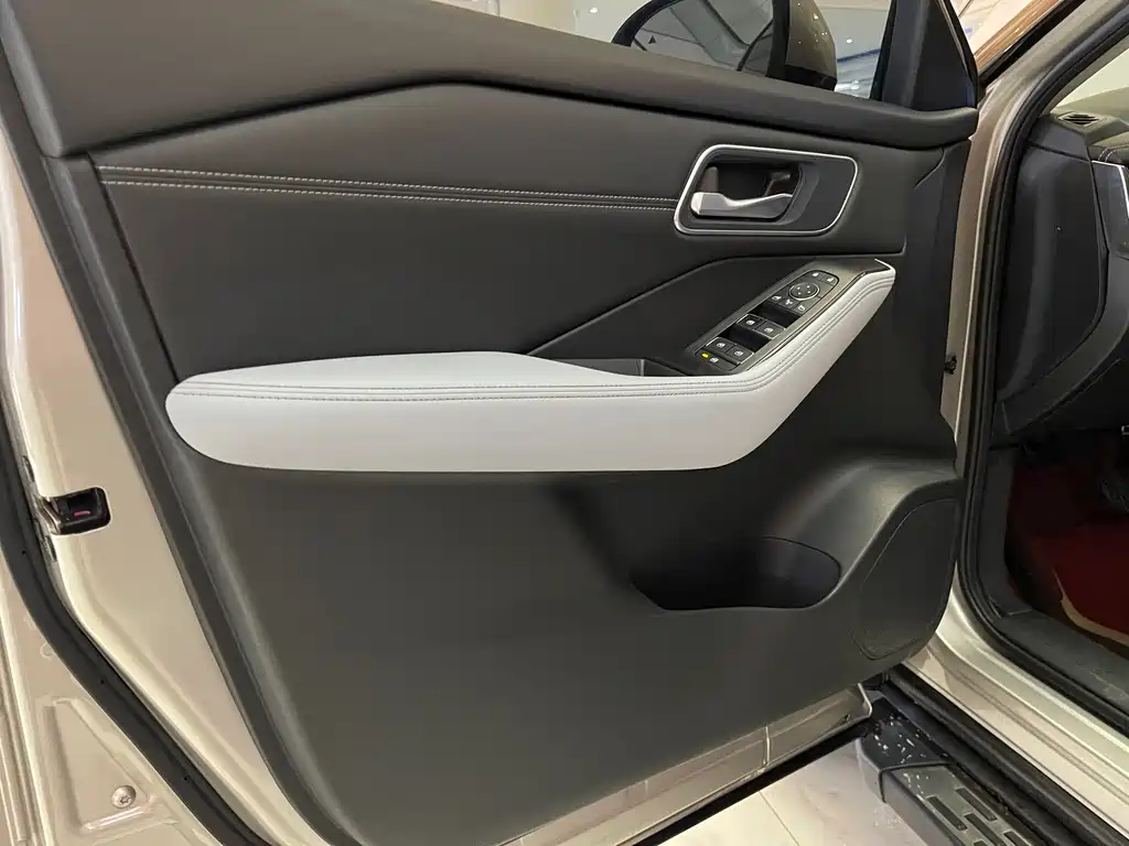 Nissan Qashqai 2023 e-POWER Super Hybrid Dual Motor AWD Luxury Edition 2023 - thumbnail 5