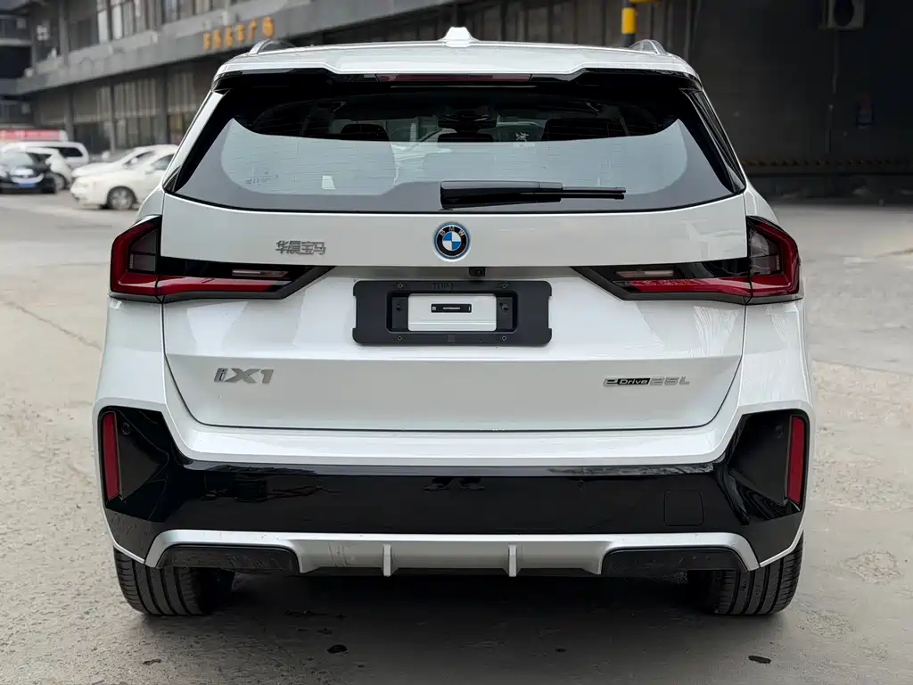 BMW BMW iX1 2025 eDrive25L M Sport Package 2025 - thumbnail 5