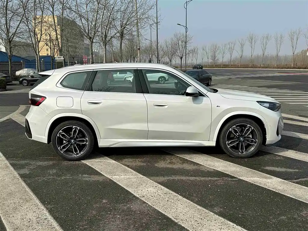 BMW BMW iX1 2025 xDrive30L M Sport Black Night Package 2025 - thumbnail 19
