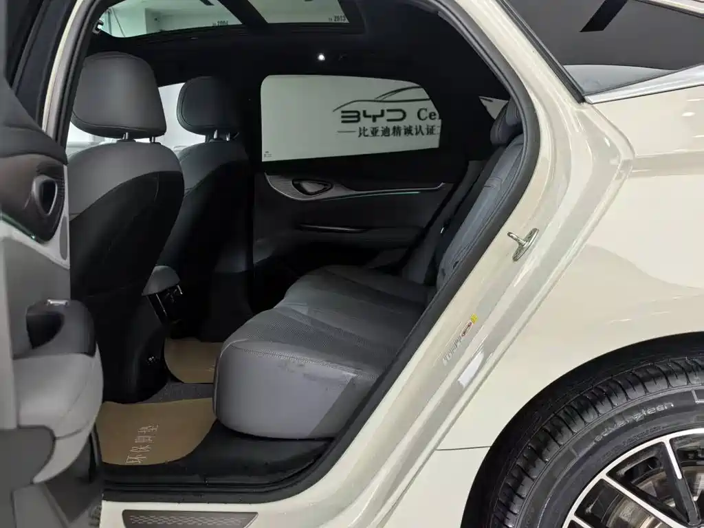 BYD BYD Seal 2024 Premium Edition DM-i 1.5L 121km Luxury Model 2024 - thumbnail 9