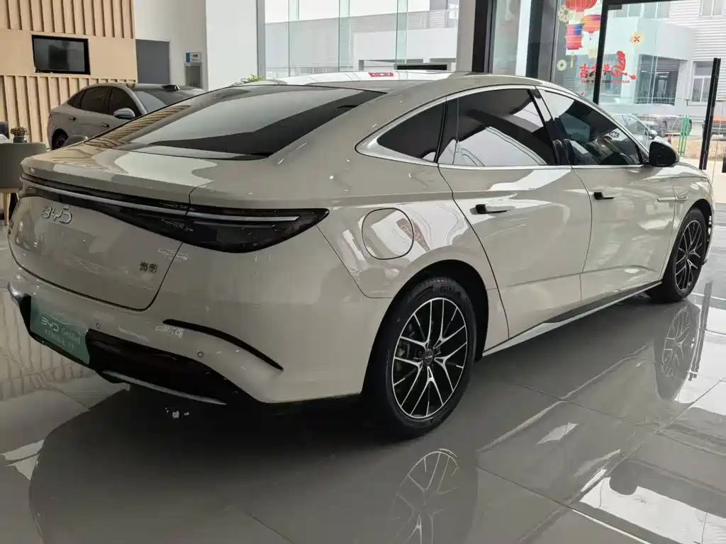 BYD BYD Seal 2024 Premium Edition DM-i 1.5L 121km Luxury Model 2024 - thumbnail 11