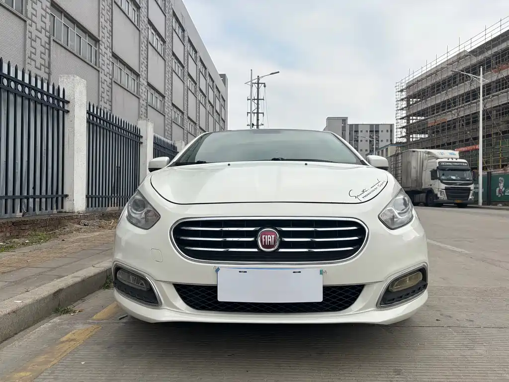 Fiat Fiat Viaggio 2012 1.4T Automatic Comfort Edition 2014 - thumbnail 2