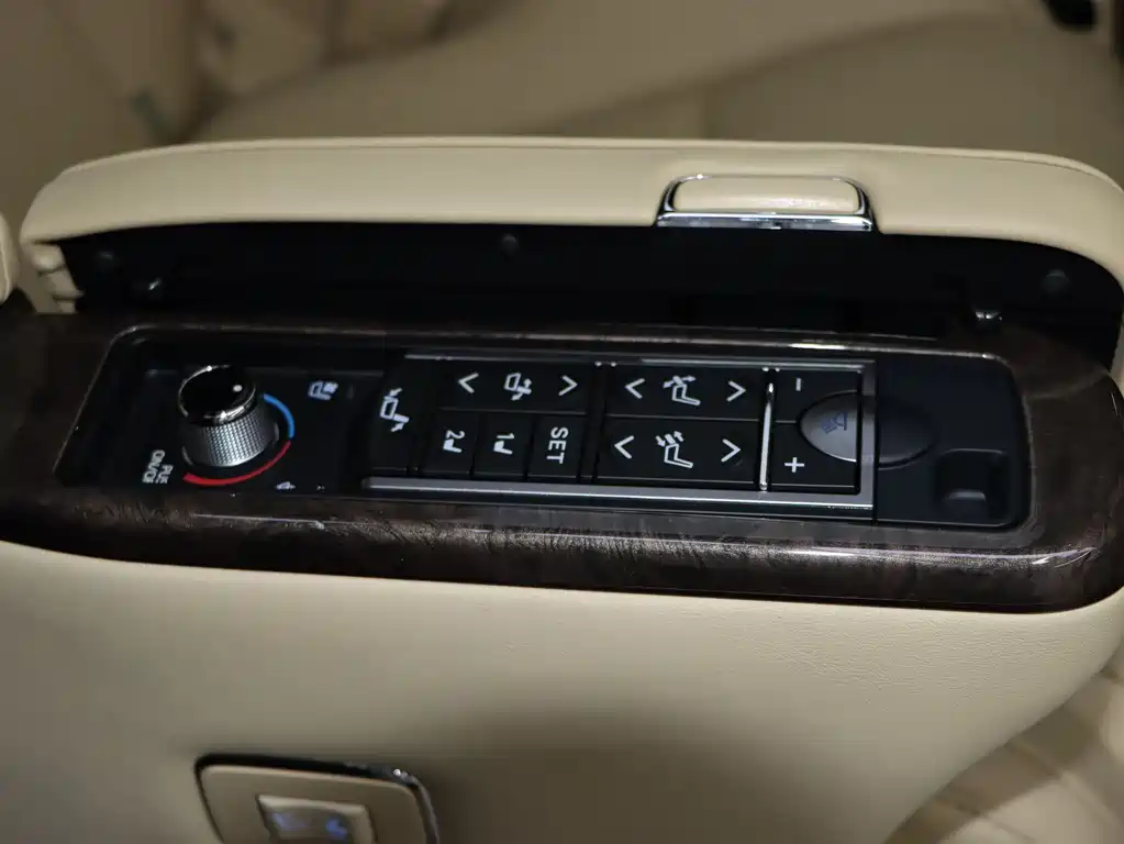 Toyota Alphard 2021 Crown Hybrid 2.5L HV Luxury Version 2023 - thumbnail 18