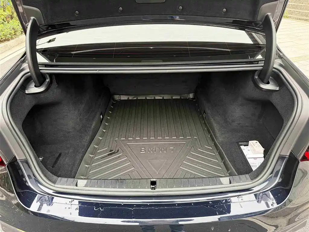BMW BMW 7 Series 2021 740Li M Sport Package Premium Model 2021 - thumbnail 8