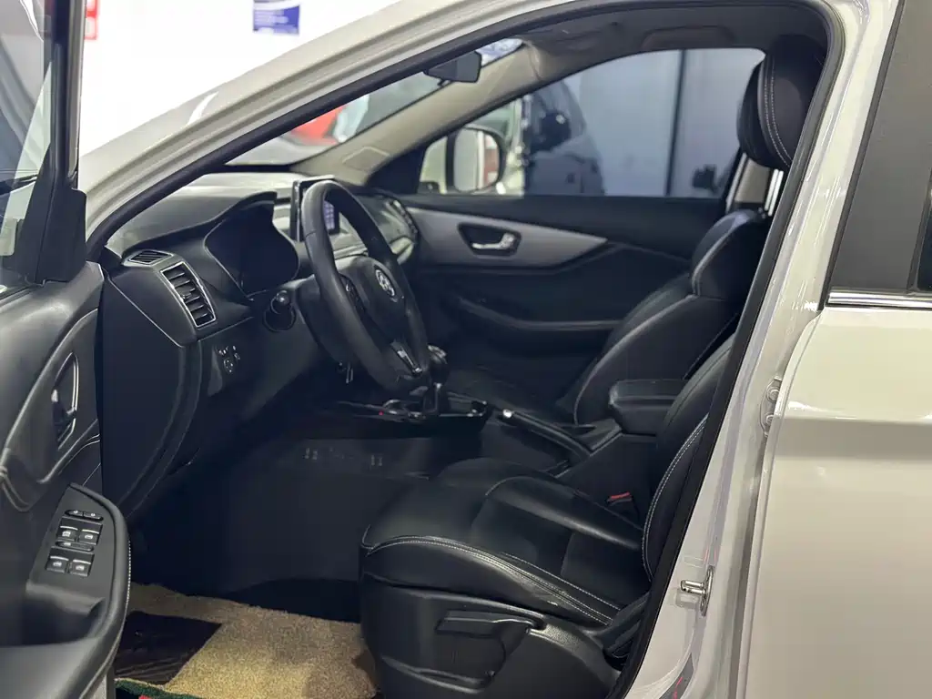 Dongfeng Foton DFSK Glory S560 2018 1.8L Manual Elite 7-seater 2018 - thumbnail 3
