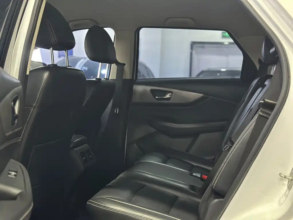 Dongfeng Foton DFSK Glory S560 2018 1.8L Manual Elite 7-seater 2018 - thumbnail 4