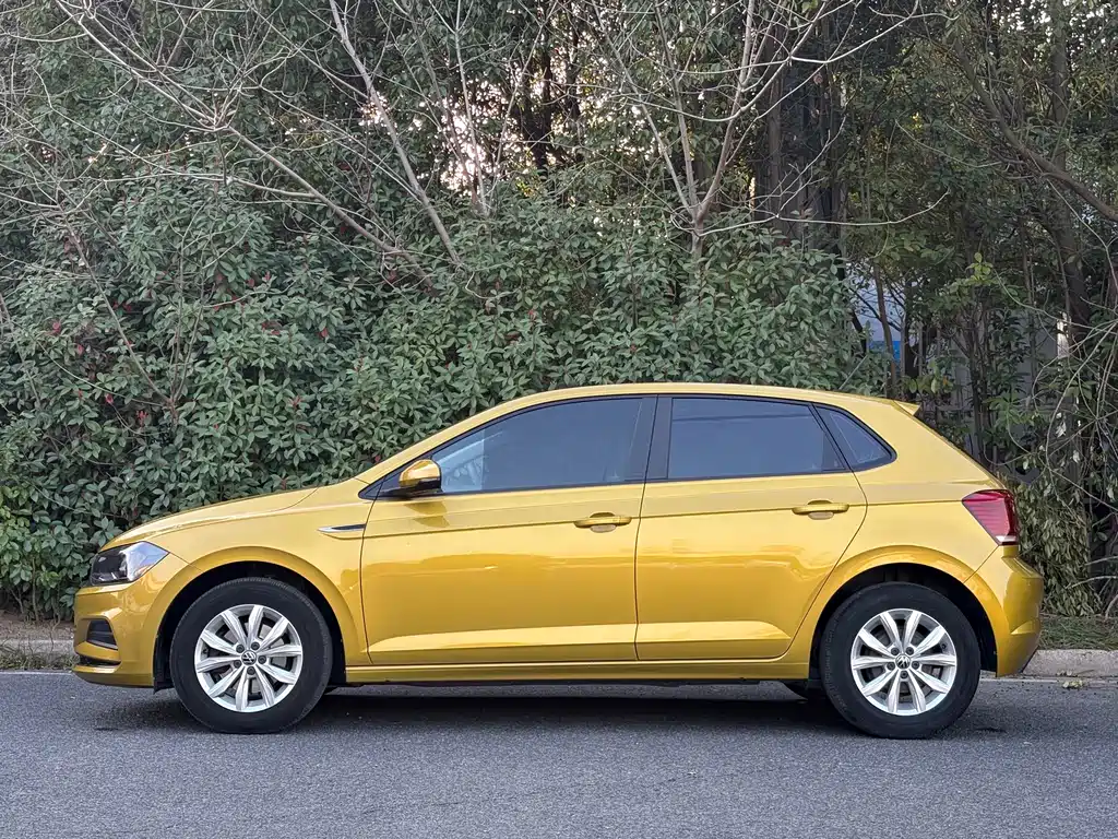 Volkswagen Volkswagen Polo 2021 Plus 1.5L Automatic Colorful Technology Edition 2021 - thumbnail 2