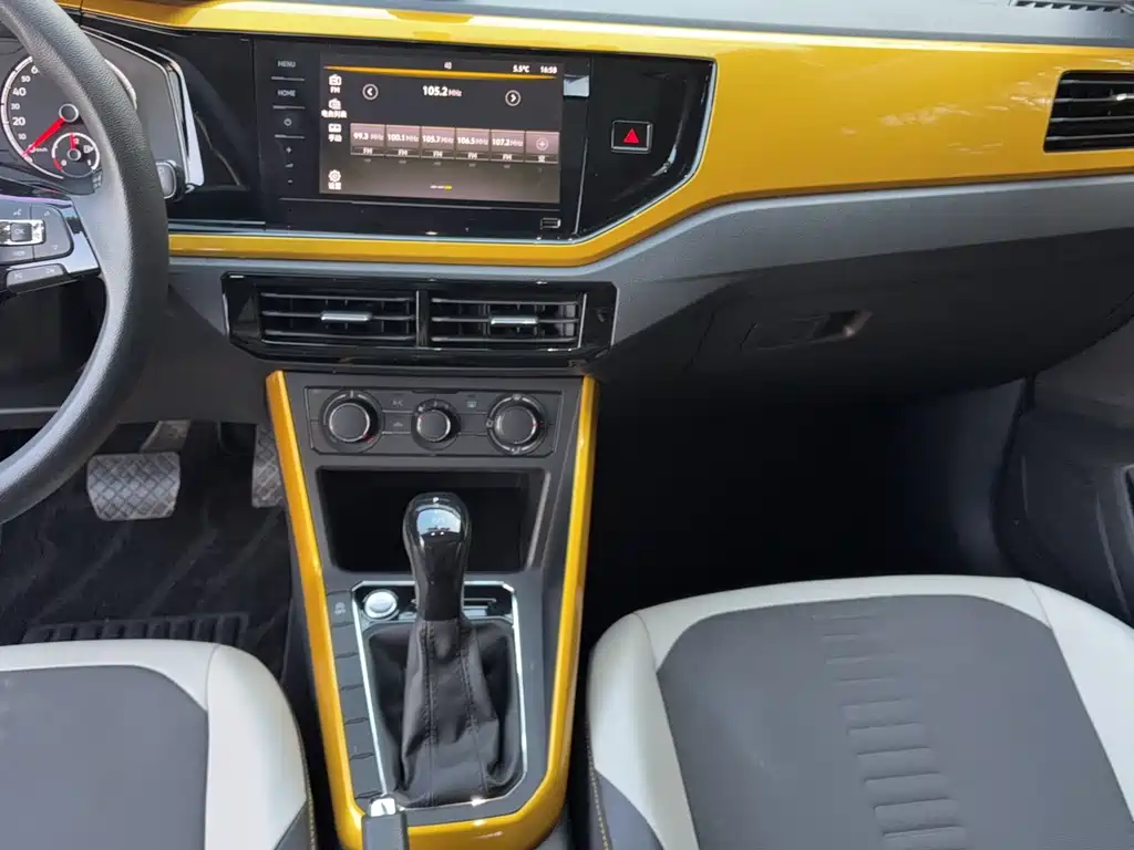Volkswagen Volkswagen Polo 2021 Plus 1.5L Automatic Colorful Technology Edition 2021 - thumbnail 11