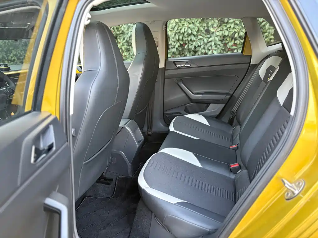 Volkswagen Volkswagen Polo 2021 Plus 1.5L Automatic Colorful Technology Edition 2021 - thumbnail 13