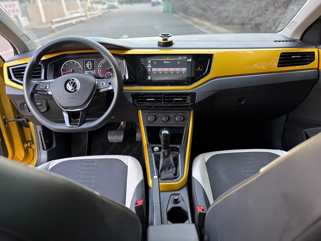 Volkswagen Volkswagen Polo 2021 Plus 1.5L Automatic Colorful Technology Edition 2021 - thumbnail 14