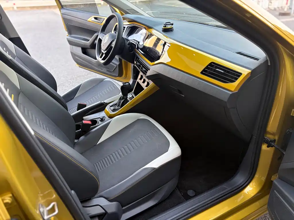 Volkswagen Volkswagen Polo 2021 Plus 1.5L Automatic Colorful Technology Edition 2021 - thumbnail 15