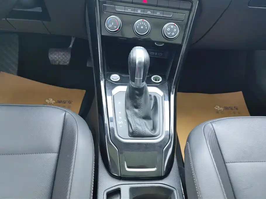 Volkswagen T-ROC 2021 280TSI DSG 2WD Comfort Intelligent Connectivity Edition 2021 - thumbnail 16