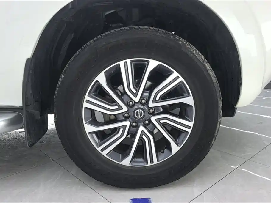 Nissan Nissan Terra 2020 2.5L XL Upper 4WD Automatic Luxury Edition 2021 - thumbnail 6