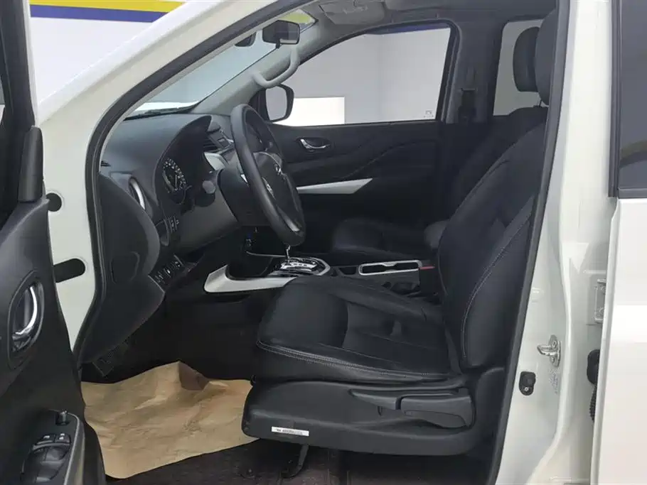Nissan Nissan Terra 2020 2.5L XL Upper 4WD Automatic Luxury Edition 2021 - thumbnail 9