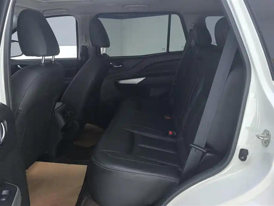 Nissan Nissan Terra 2020 2.5L XL Upper 4WD Automatic Luxury Edition 2021 - thumbnail 11