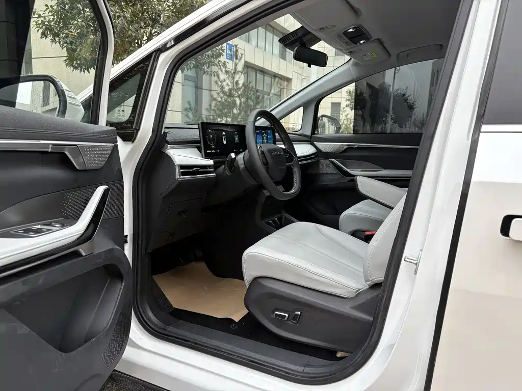 Maxus MAXUS G70 2024 2.0T Automatic Comfort Version 7-seater 2024 - thumbnail 14