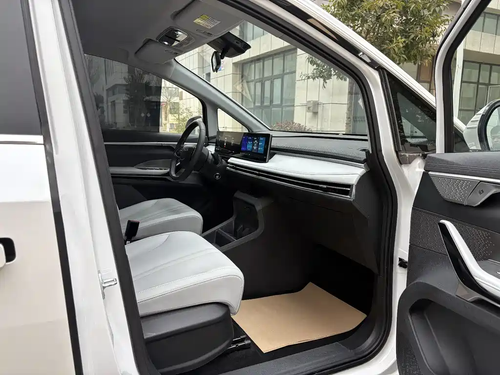 Maxus MAXUS G70 2024 2.0T Automatic Comfort Version 7-seater 2024 - thumbnail 15