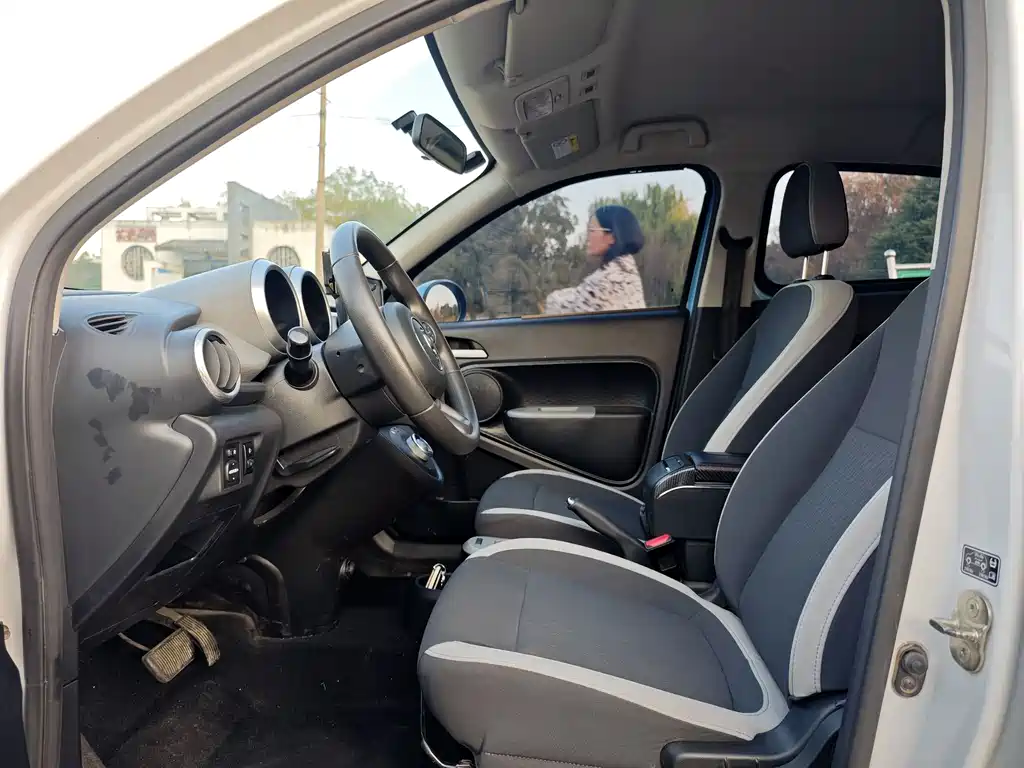 Ora ORA Black Cat 2022 301km Base Model Ternary Lithium 2021 - thumbnail 4