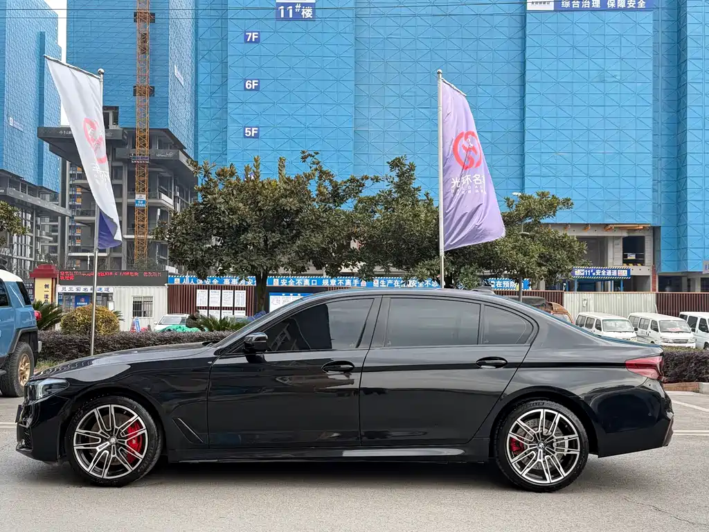 BMW BMW 5 Series 2020 525Li M Sport Package 2020 - thumbnail 3