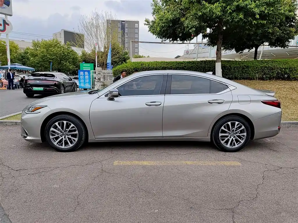 Lexus Lexus ES 2021 200 Excellence Edition 2021 - thumbnail 3