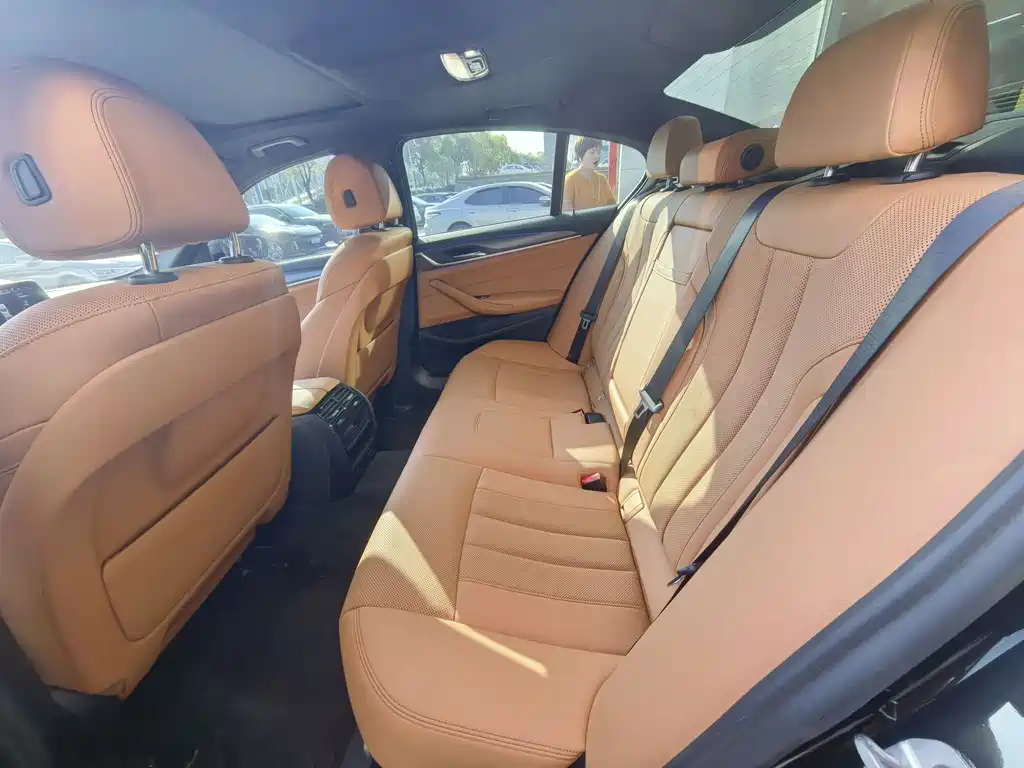 BMW BMW 5 Series (Imported) 2021 Model 525i M Sport Package 2021 - thumbnail 9