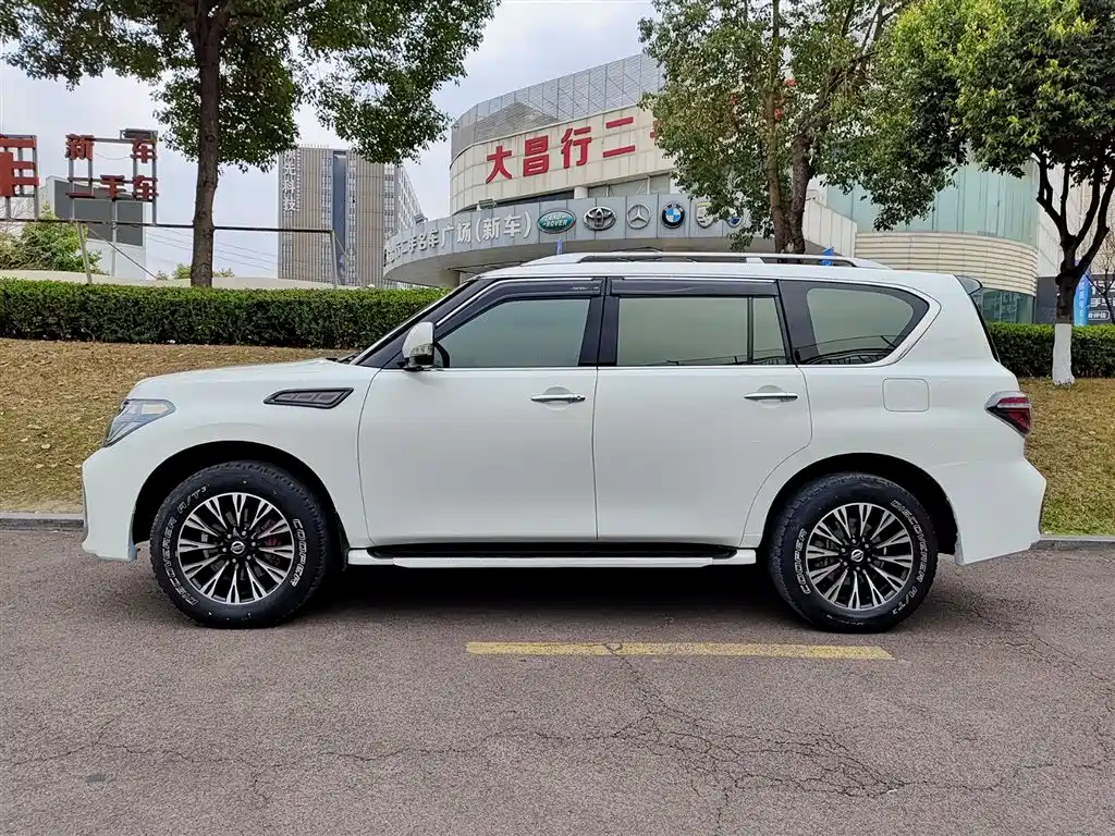Nissan Nissan Patrol 2018 4.0L LE 2019 - thumbnail 3