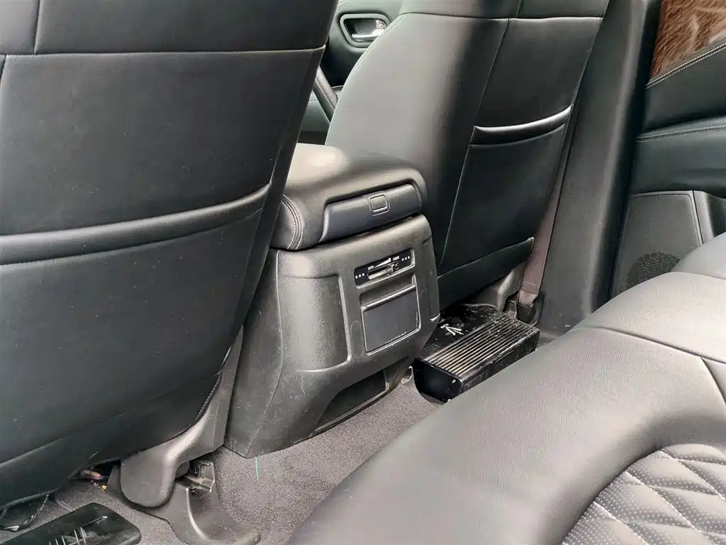 Nissan Nissan Patrol 2018 4.0L LE 2019 - thumbnail 9