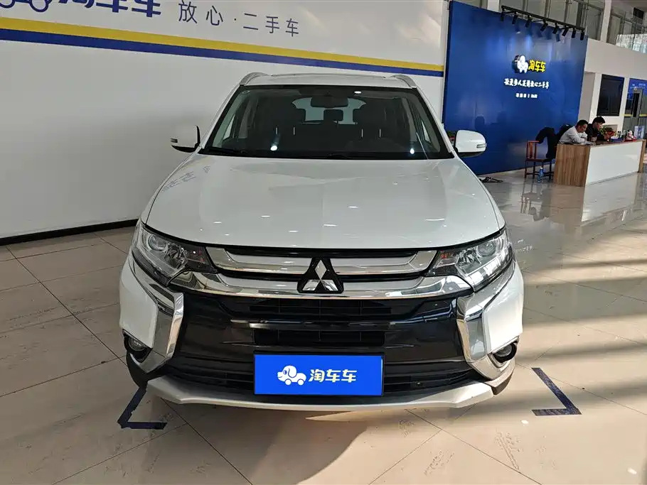 Mitsubishi Mitsubishi Outlander 2018 2.0L 2WD GLS 7-seater 2018 - thumbnail 2