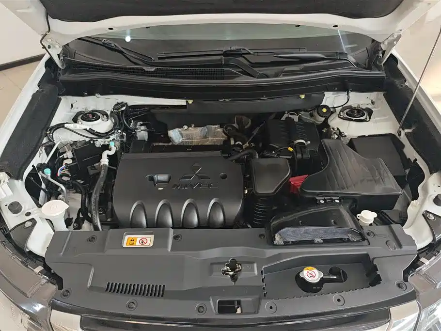 Mitsubishi Mitsubishi Outlander 2018 2.0L 2WD GLS 7-seater 2018 - thumbnail 10