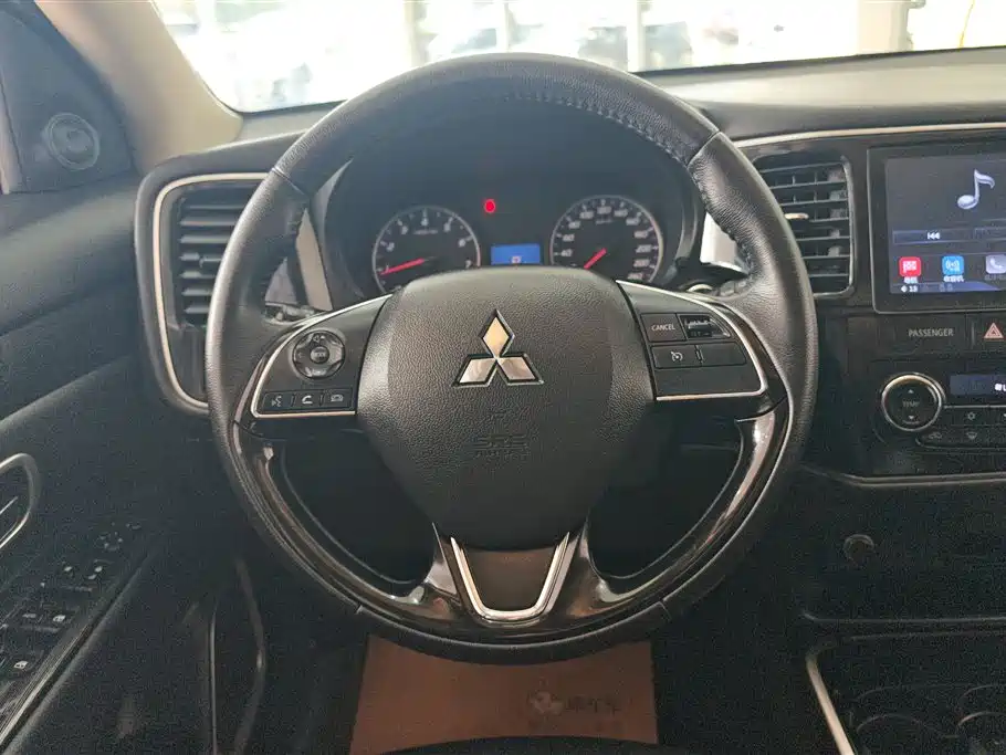 Mitsubishi Mitsubishi Outlander 2018 2.0L 2WD GLS 7-seater 2018 - thumbnail 15