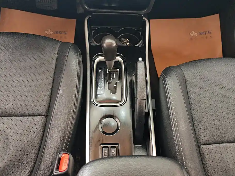 Mitsubishi Mitsubishi Outlander 2018 2.0L 2WD GLS 7-seater 2018 - thumbnail 16